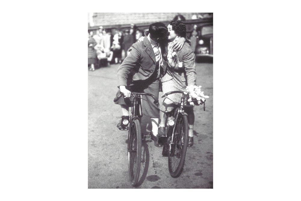 Cycle Kiss Bicycle Greeting Card